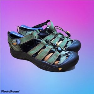 Keen Newport H2 Waterproof Sandals Size 4